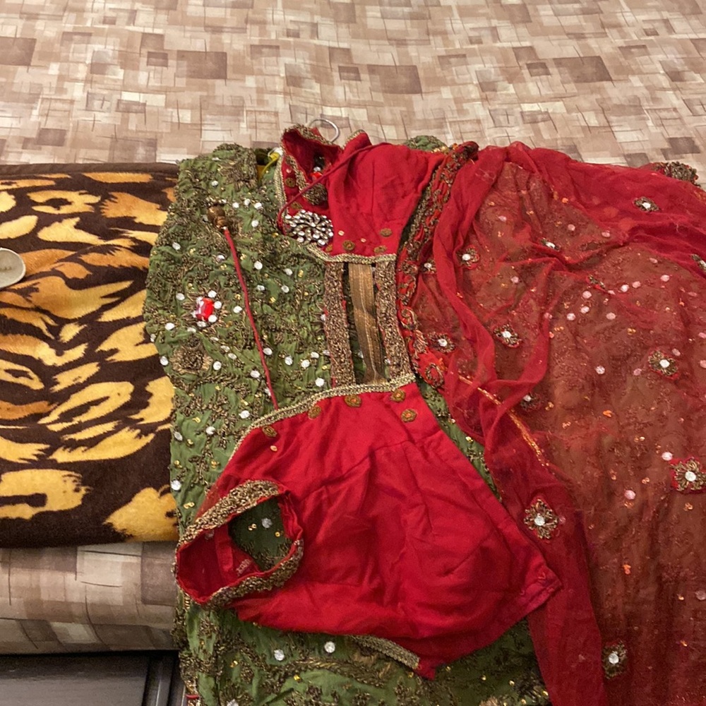 Beautiful red green lehnga set - Picture 4 of 4
